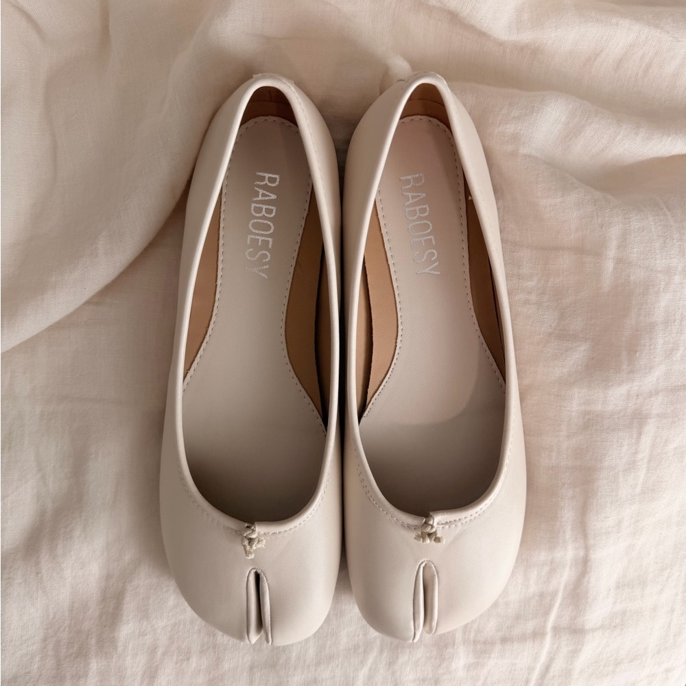 RABOESY Women's Cream Split-Toe Ballet Flats